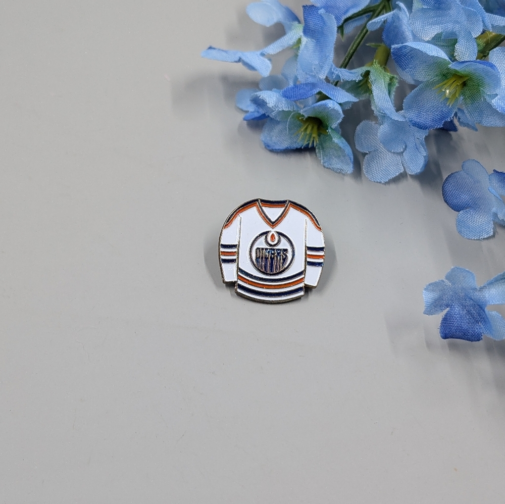 Oilers Jersey Vintage Y2K Pin